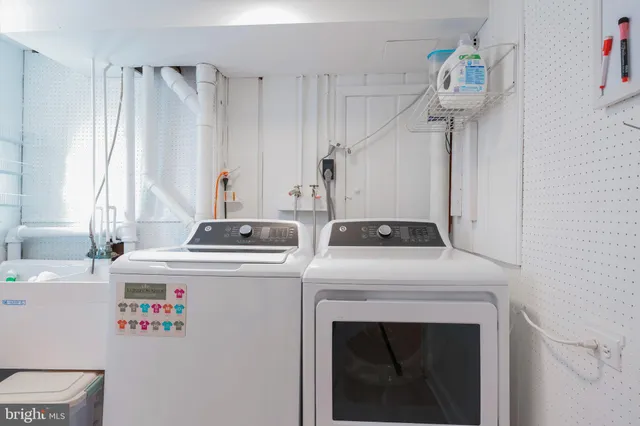 $899,900 | 2114 North Earley Street, Alexandria, VA 22302