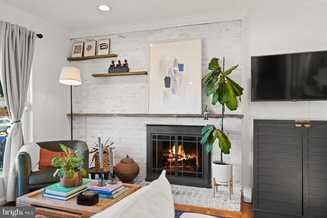 $899,900 | 2114 North Earley Street, Alexandria, VA 22302