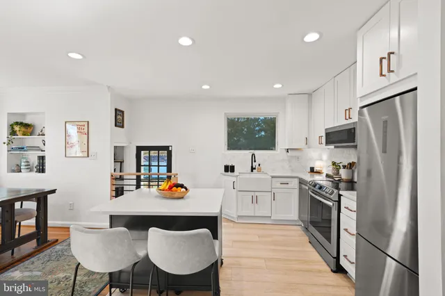 $899,900 | 2114 North Earley Street, Alexandria, VA 22302