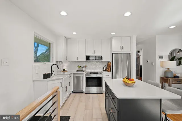 $899,900 | 2114 North Earley Street, Alexandria, VA 22302