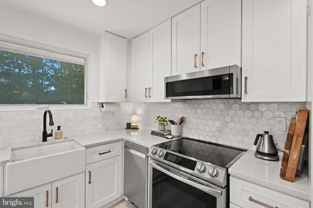 $899,900 | 2114 North Earley Street, Alexandria, VA 22302