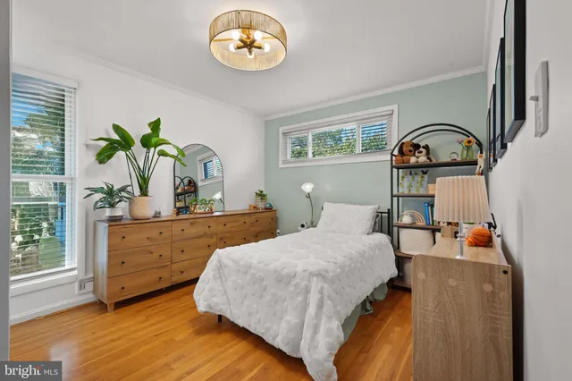 $899,900 | 2114 North Earley Street, Alexandria, VA 22302