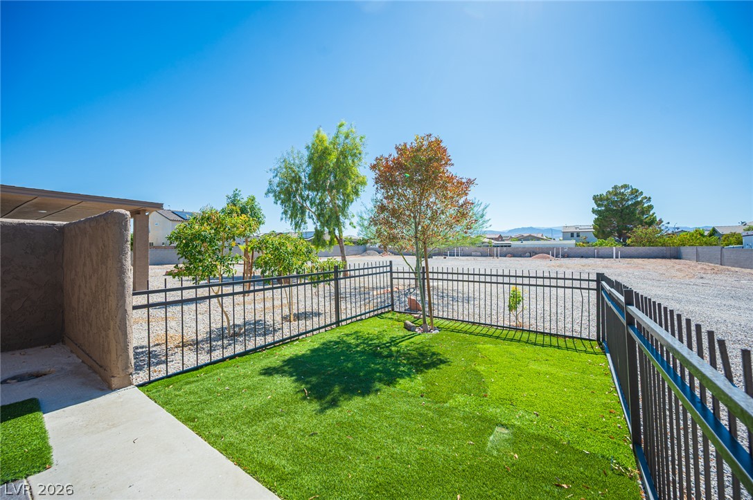 7041 North Decatur Boulevard Las Vegas, NV 89131 - Photo 31 of 33 Fenced Dog Run