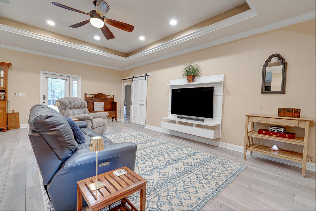 5781 Wayne Rogers Road Crestview, FL 32539 - Photo 4 of 47 Living room