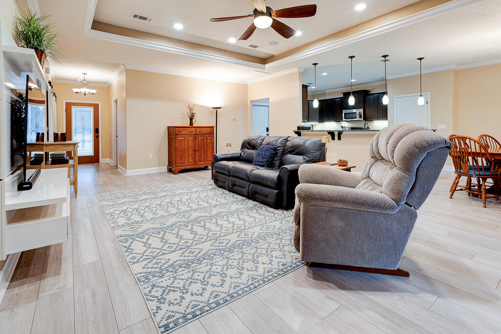 5781 Wayne Rogers Road Crestview, FL 32539 - Photo 5 of 47 Living Room