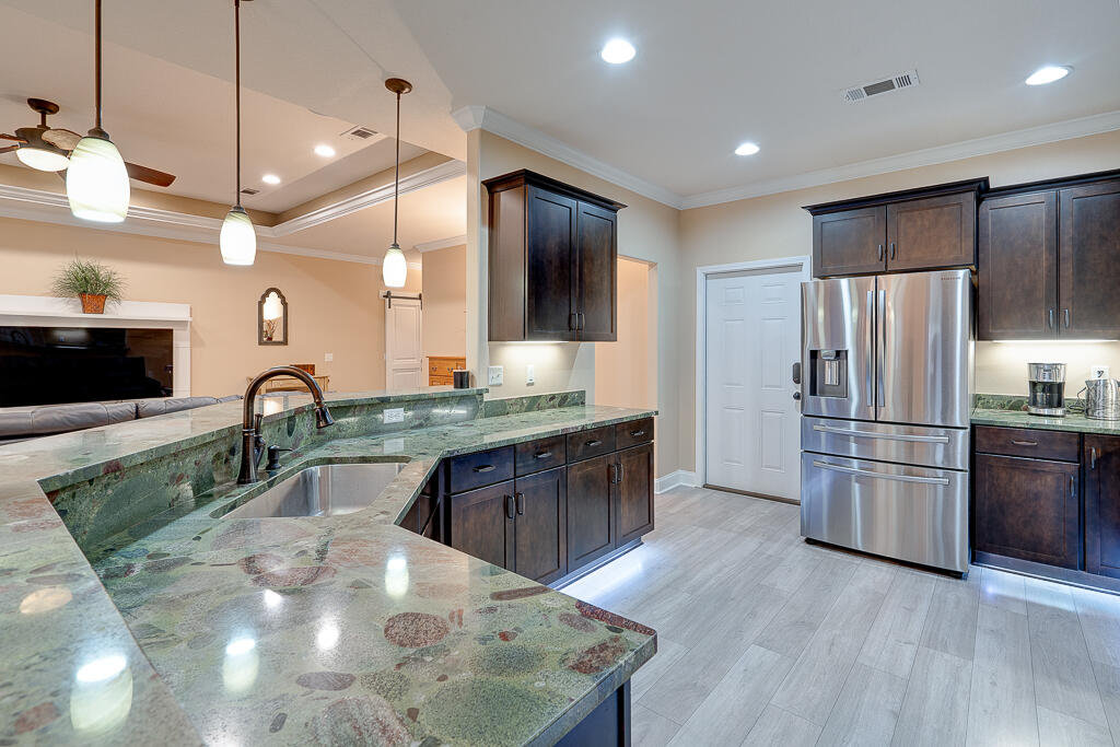 5781 Wayne Rogers Road Crestview, FL 32539 - Photo 7 of 47 Kitchen