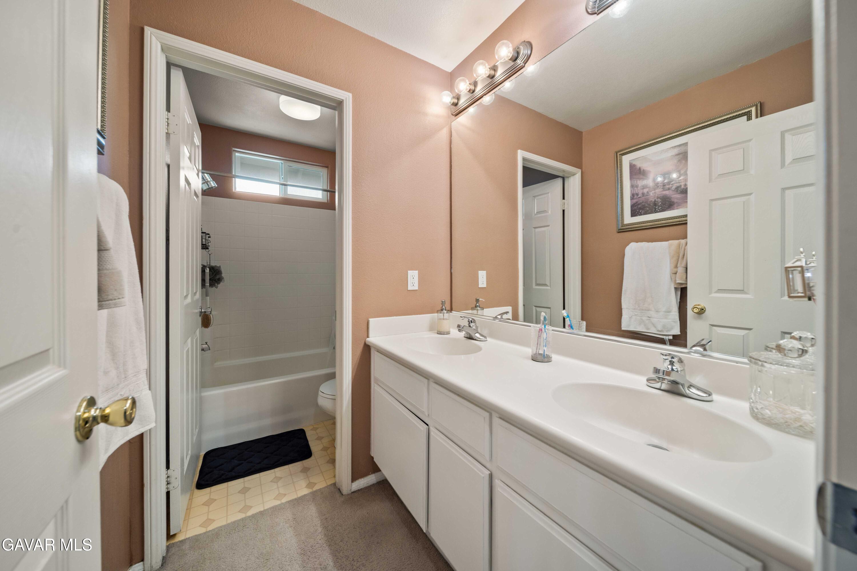 4818 Jade Court Lancaster, CA 93536 - Photo 6 of 37 24