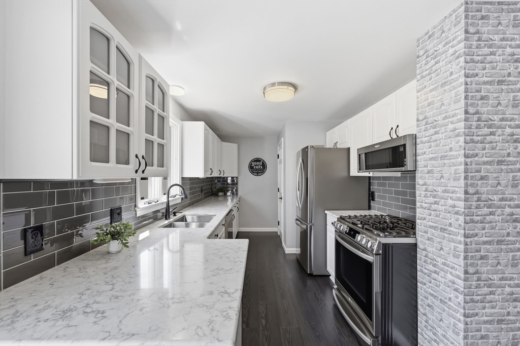 33 Winding Lane Springfield, MA 01118 - Photo 6 of 42
