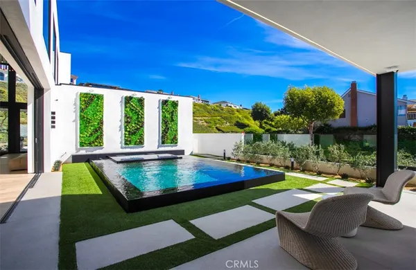 $18,995,000 | 53 Montecito Drive, Corona del Mar, CA 92625