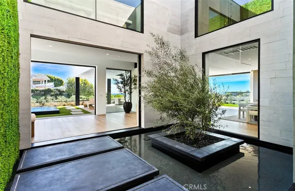 $18,995,000 | 53 Montecito Drive, Corona del Mar, CA 92625