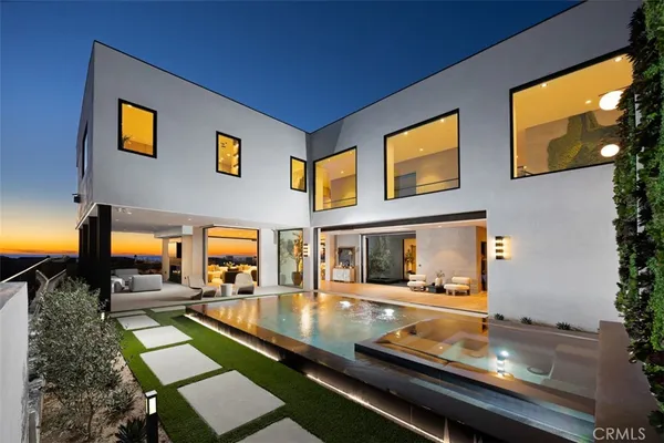 $18,995,000 | 53 Montecito Drive, Corona del Mar, CA 92625
