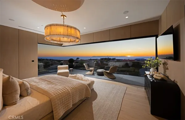 $18,995,000 | 53 Montecito Drive, Corona del Mar, CA 92625