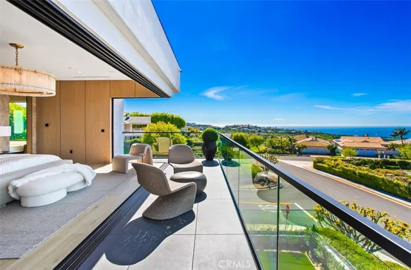$18,995,000 | 53 Montecito Drive, Corona del Mar, CA 92625