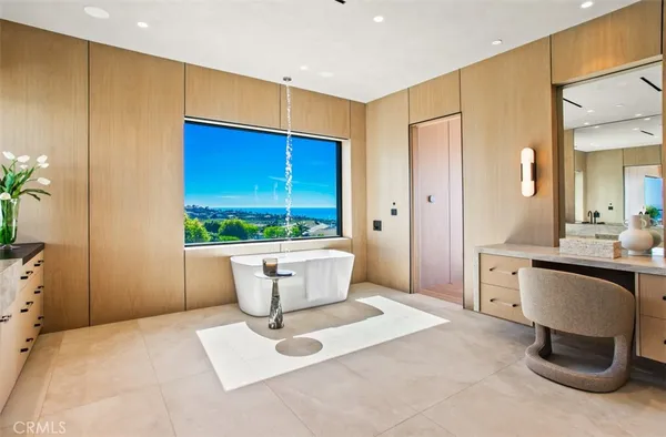 $18,995,000 | 53 Montecito Drive, Corona del Mar, CA 92625