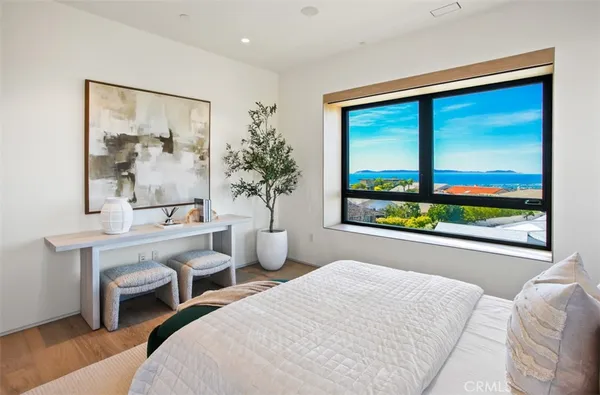 $18,995,000 | 53 Montecito Drive, Corona del Mar, CA 92625