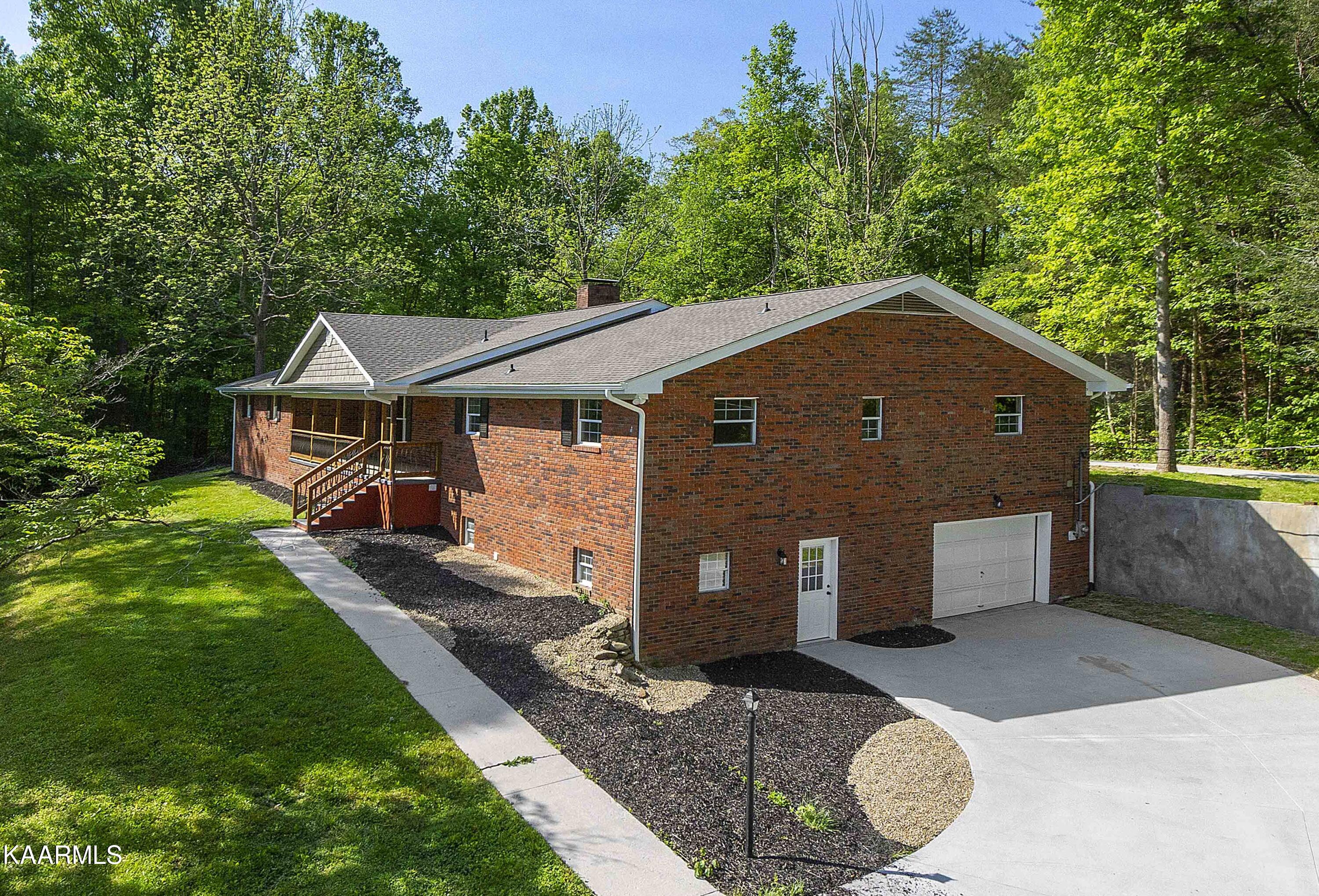 3915 Idumea Road Corryton, TN 37721 - Photo 5 of 39 All Brick!