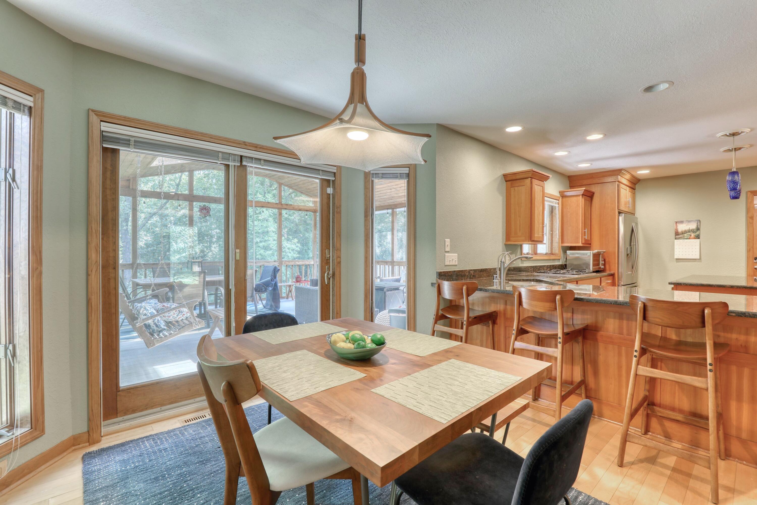 1248 North Lost Woods Road Summit, WI 53066 - Photo 23 of 62 Dinette