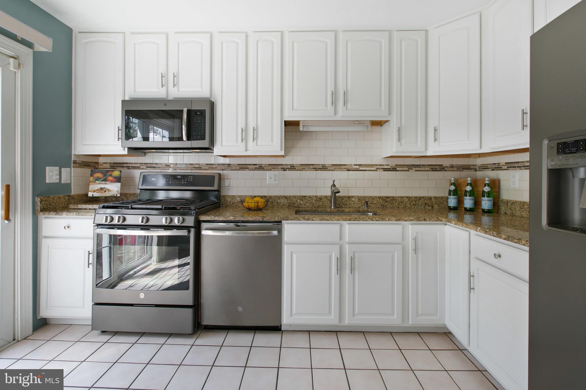 500 Crosby Road Baltimore, MD 21228 - Photo 13 of 41 GE Profile appliances, gas range