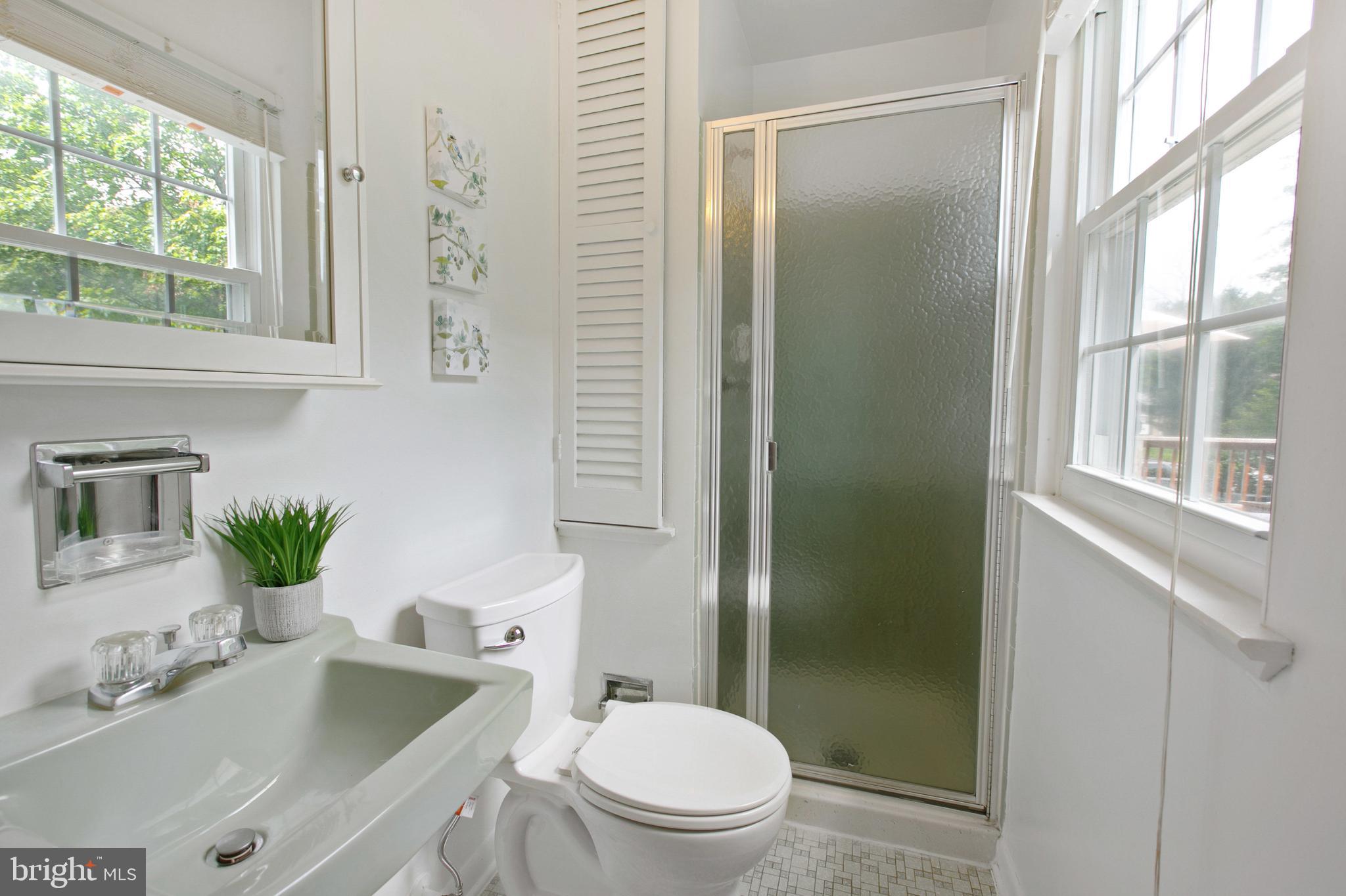 500 Crosby Road Baltimore, MD 21228 - Photo 19 of 41 Private Owner's Suite Bath