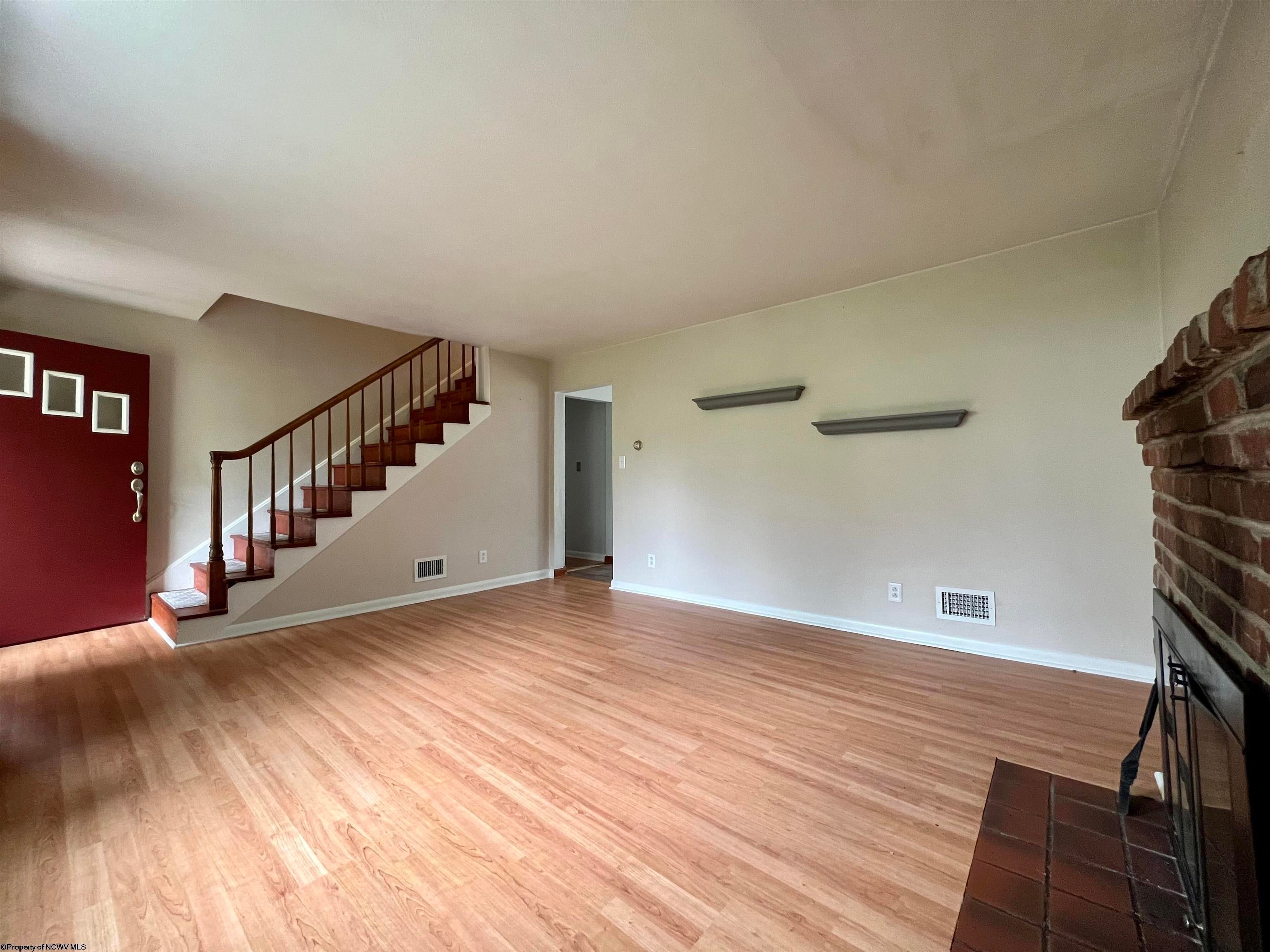 109 Hallhurst Road Fairmont, WV 26554 - Photo 4 of 29 Gallery Image 4