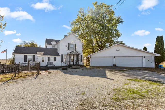 $274,900 | 1624 East 1200 North Road, Milford, IL 60953