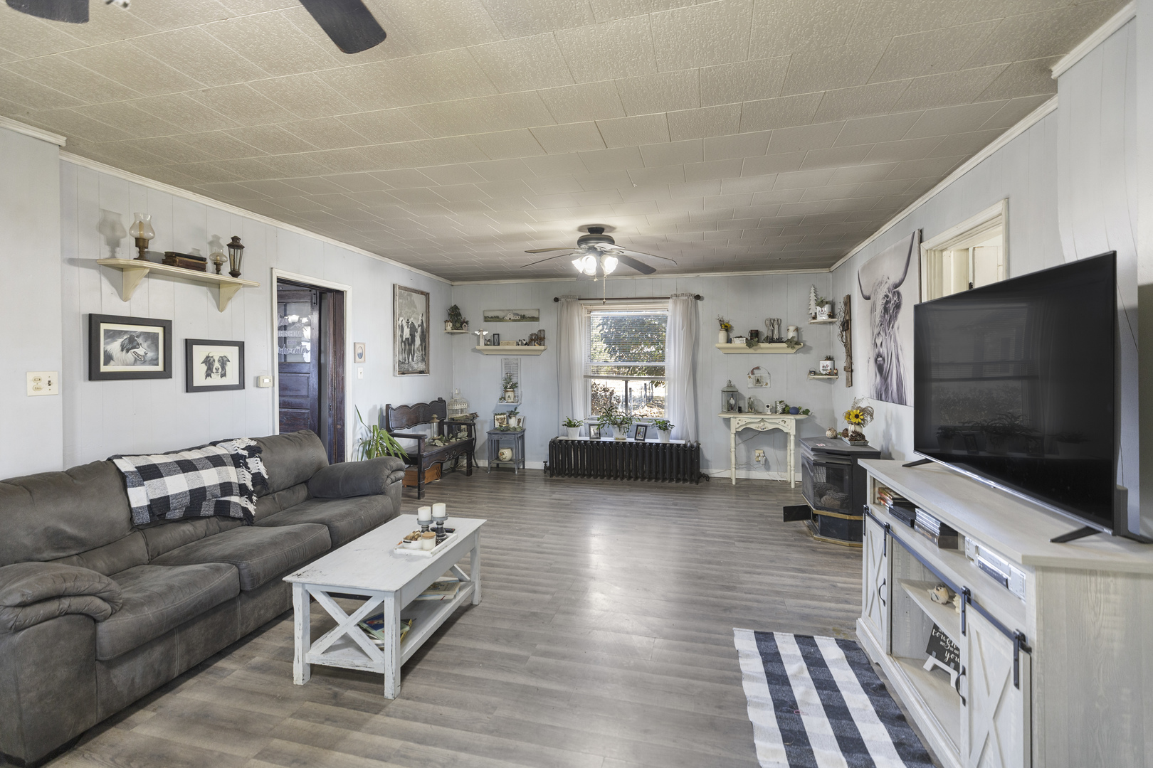 1624 East 1200 North Road Milford, IL 60953 - Photo 19 of 45 a living room with furniture and a flat screen tv