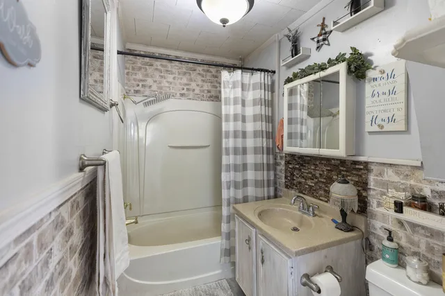 $274,900 | 1624 East 1200 North Road, Milford, IL 60953