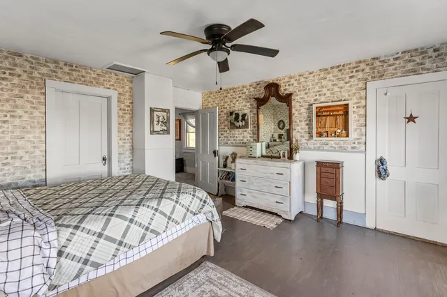 $274,900 | 1624 East 1200 North Road, Milford, IL 60953