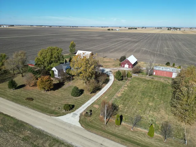 $274,900 | 1624 East 1200 North Road, Milford, IL 60953