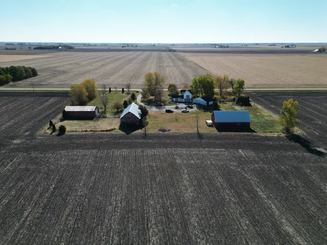 $274,900 | 1624 East 1200 North Road, Milford, IL 60953