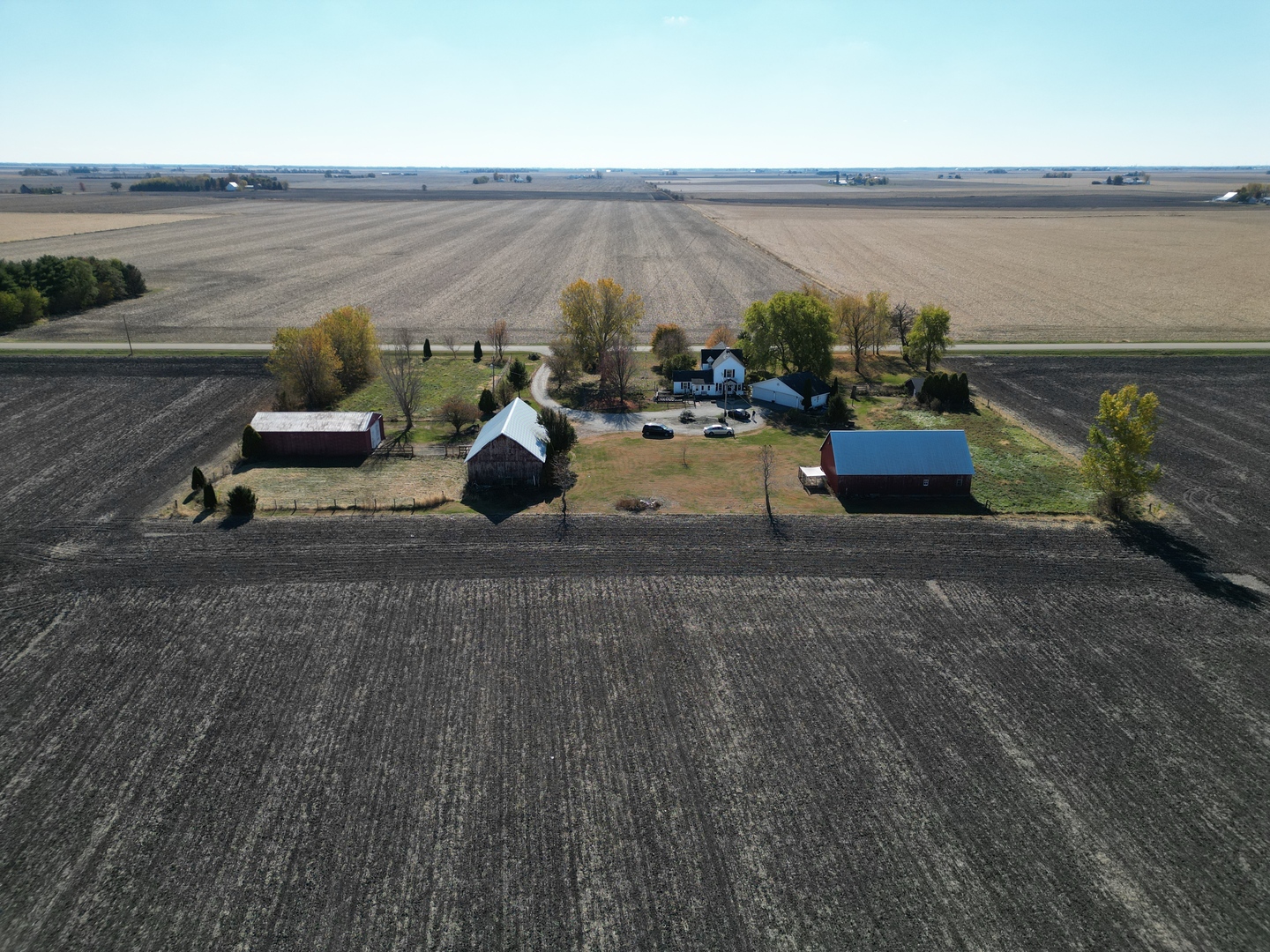 1624 East 1200 North Road Milford, IL 60953 - Photo 32 of 45 a view of a terrace with chairs