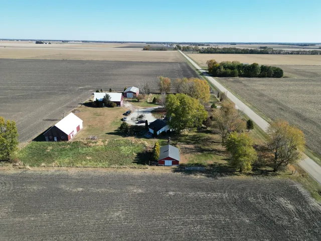 $274,900 | 1624 East 1200 North Road, Milford, IL 60953