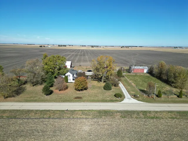 $274,900 | 1624 East 1200 North Road, Milford, IL 60953