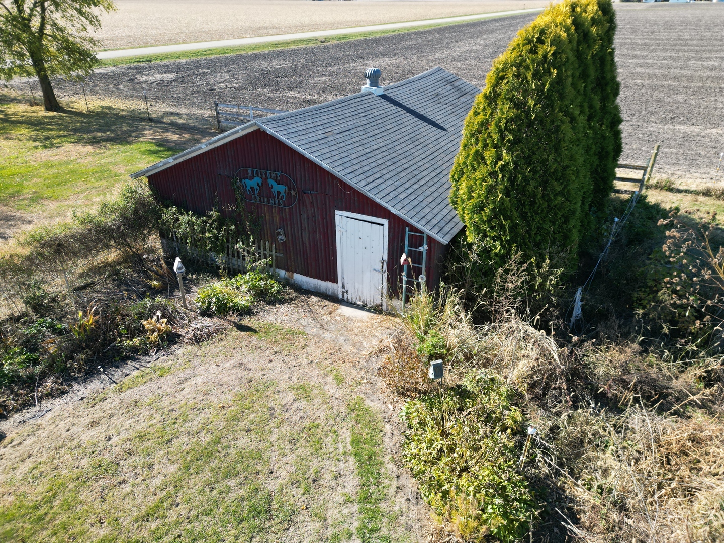 1624 East 1200 North Road Milford, IL 60953 - Photo 42 of 45 a house view with a garden space