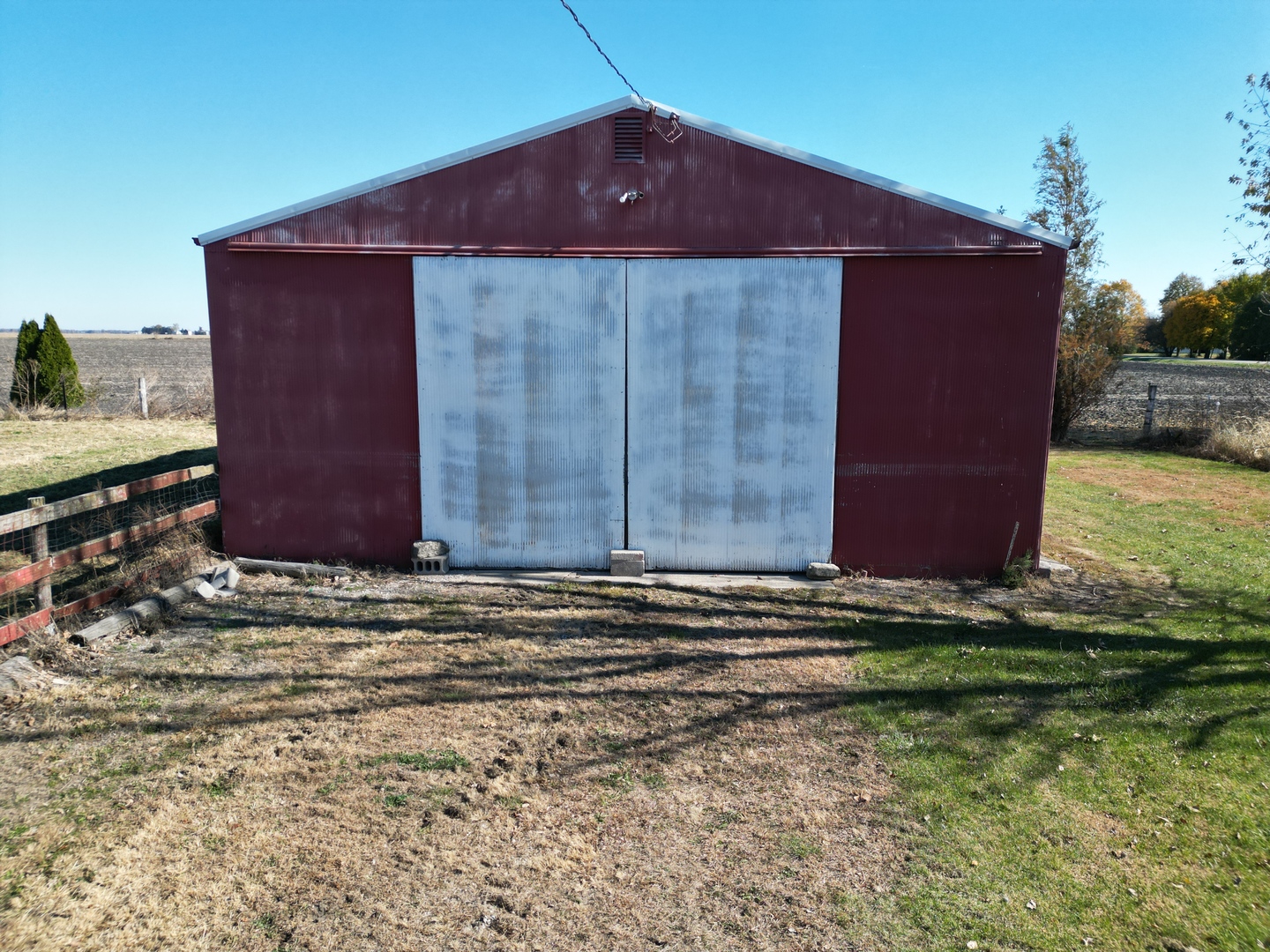 1624 East 1200 North Road Milford, IL 60953 - Photo 45 of 45 a backyard of a house