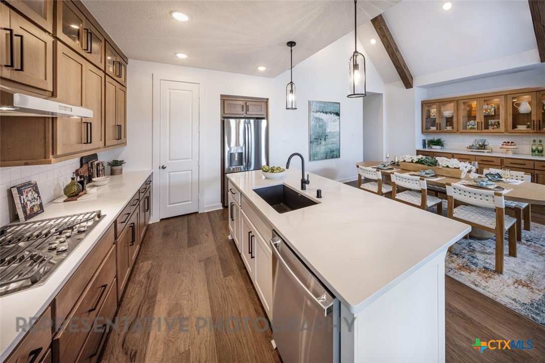 9517 Boathouse Drive Austin, TX 78744 - Photo 5 of 24 Kitchen