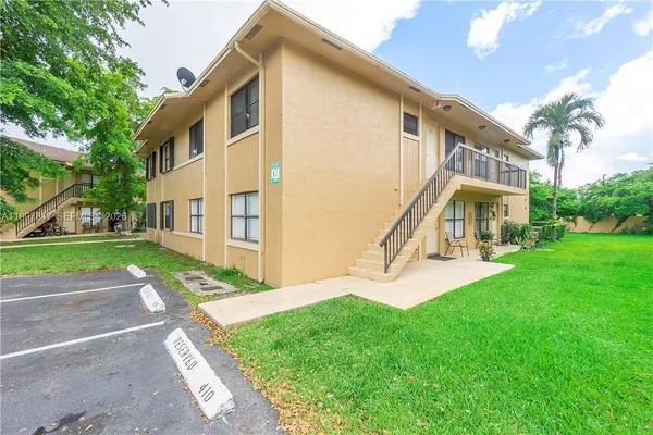 $2,300 | 6690 West 26th Court, Unit 2316, Hialeah, FL 33016