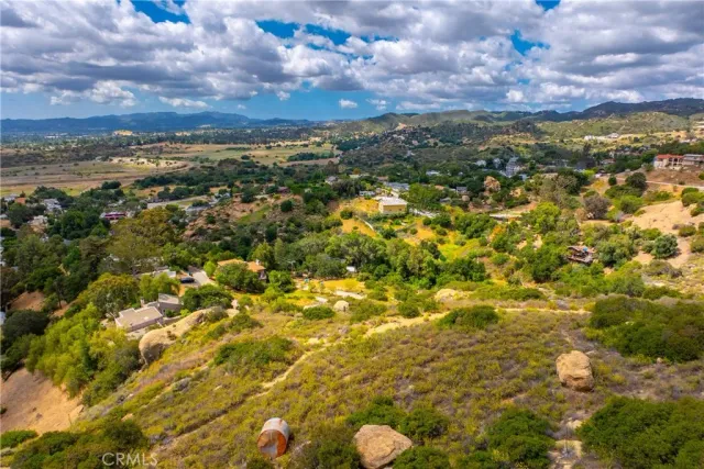 a view of a houses with sky view