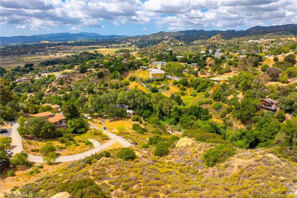 200 Amigo Chatsworth, CA 91311 - Photo 27 of 28 a view of a yard
