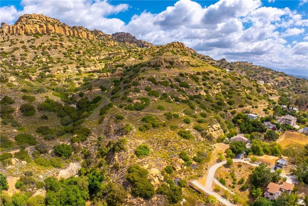 200 Amigo Chatsworth, CA 91311 - Photo 4 of 28 a view of a large garden