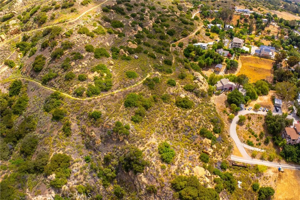 200 Amigo Chatsworth, CA 91311 - Photo 6 of 28 a view of a yard