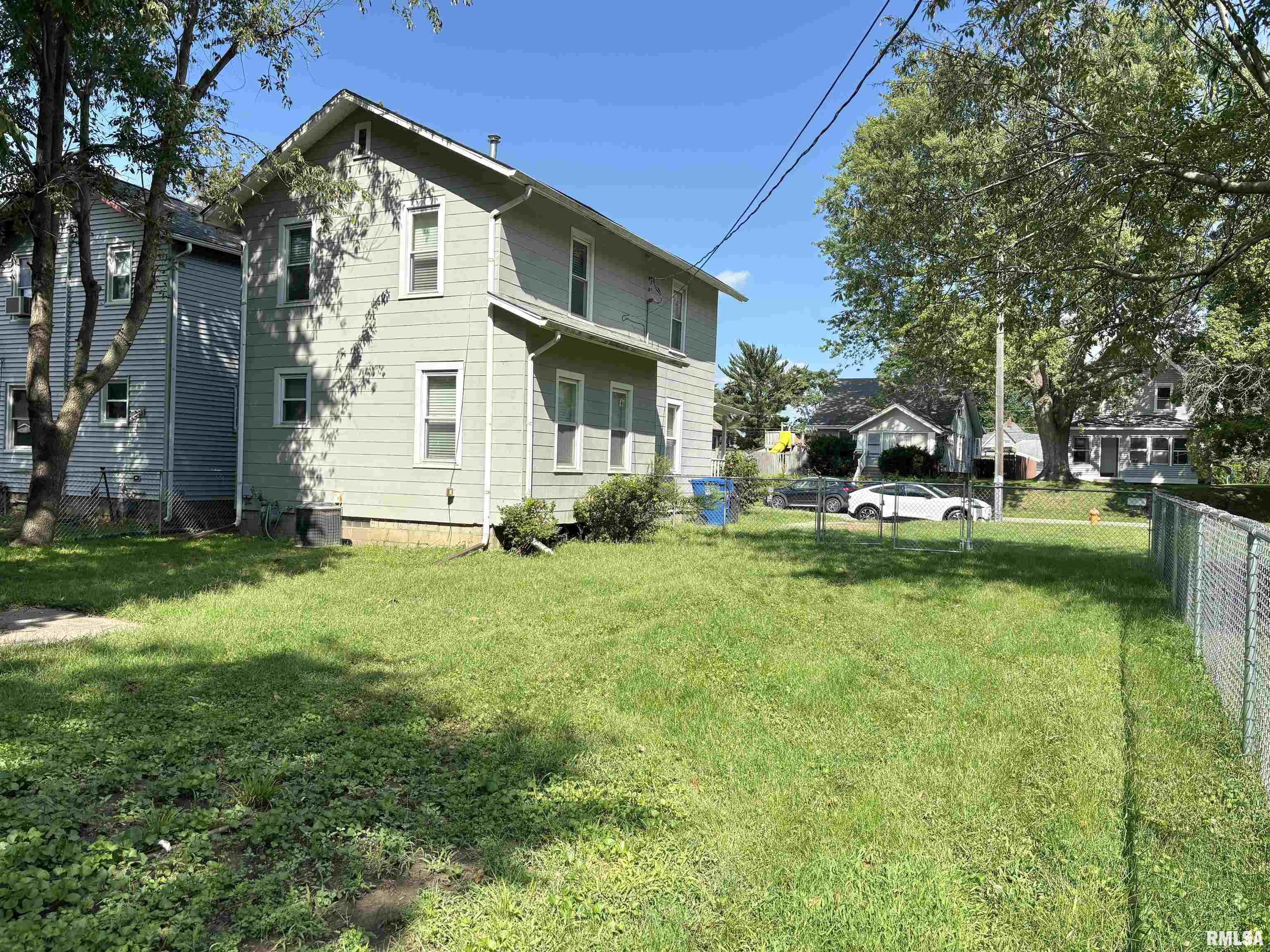 425 48th Street Moline, IL 61265 - Photo 3 of 10 Gallery Image 3