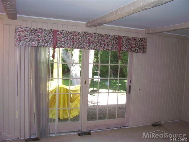 1079 Hemlock Drive Rochester, MI 48307 - Photo 28 of 53 21.jpg
