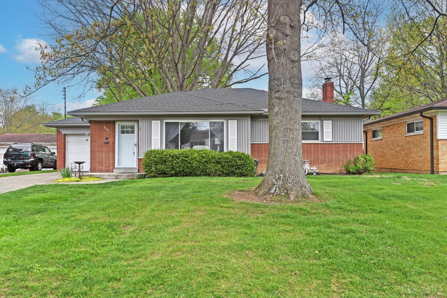 948 Alnetta Drive Cincinnati, OH 45230 - Photo 2 of 39