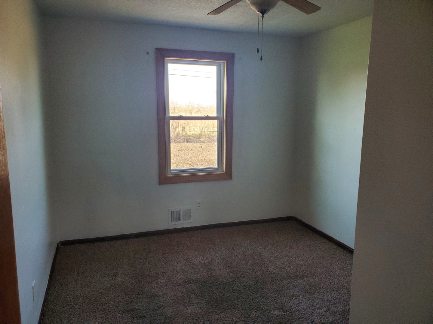 191 East 2740s Road Kankakee, IL 60901 - Photo 8 of 10 an empty room with a window