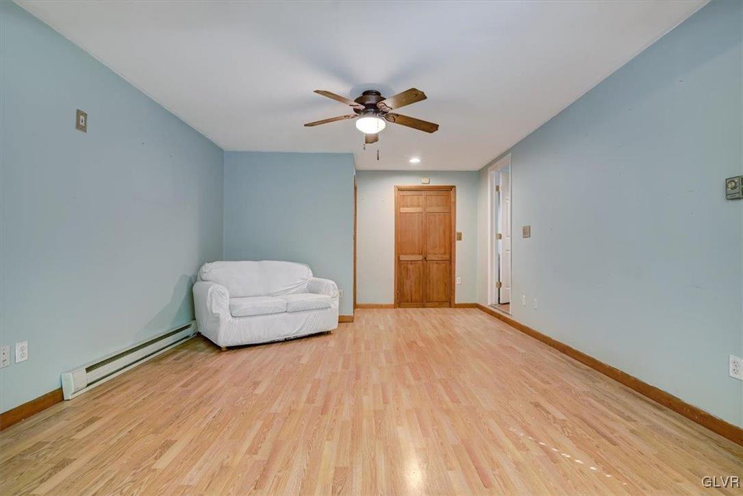 109 Sassafras Road Albrightsville, PA 18210 - Photo 23 of 49 a living room with furniture and a ceiling fan