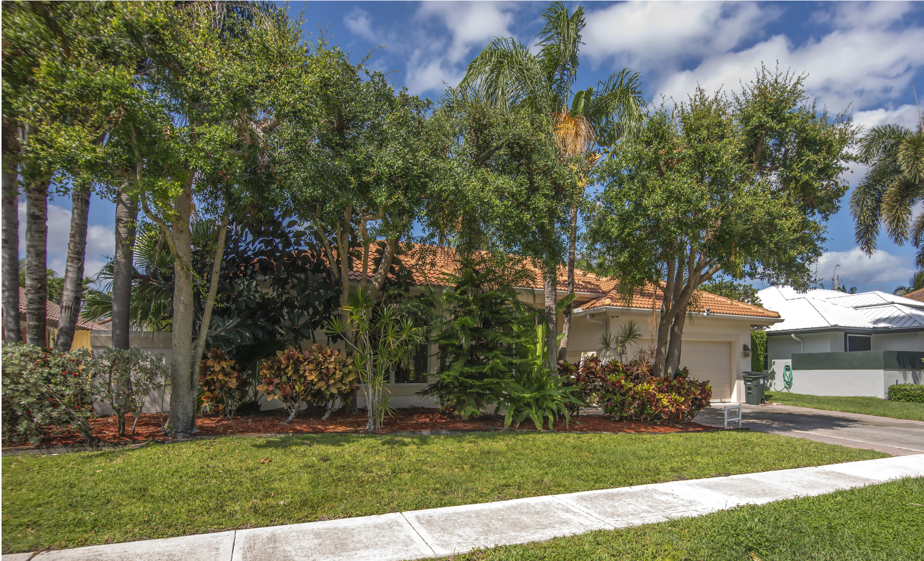1251 Southwest 19th Street Boca Raton, FL 33486 - Photo 2 of 32 DSC_9673