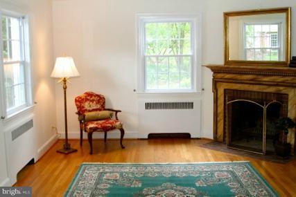 1216 Southview Road Baltimore, MD 21218 - Photo 12 of 27 Living Room view