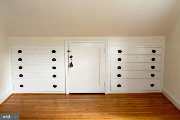 1216 Southview Road Baltimore, MD 21218 - Photo 16 of 27 Bedroom Built in