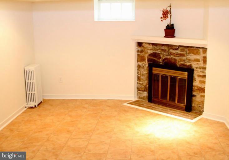 1216 Southview Road Baltimore, MD 21218 - Photo 20 of 27 Family Room